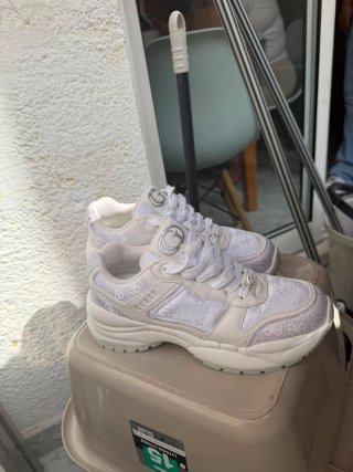 Zapatillas Guess Mujer Blancas y Moradas