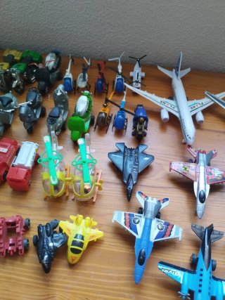 Lote Juguetes: Aviones y Vehículos
