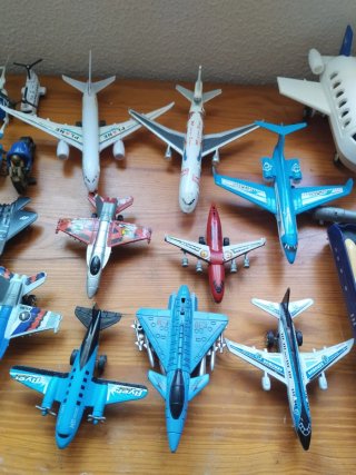 Lote Juguetes: Aviones y Vehículos