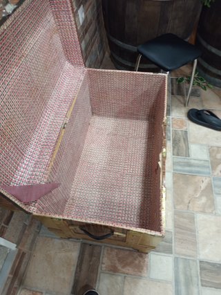 Baúl antiguo madera y metal