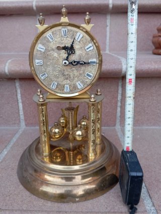 Reloj de sobremesa dorado