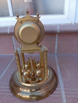 Reloj de sobremesa dorado