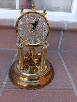 Reloj de sobremesa dorado