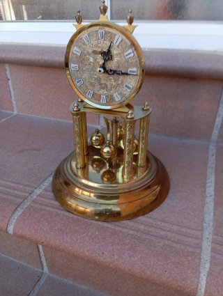 Reloj de sobremesa dorado