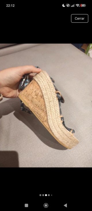 Sandalias de cuña con cordones
