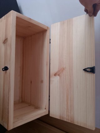Arca de madera de pino