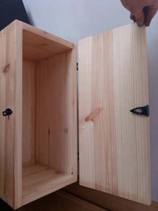Arca de madera de pino