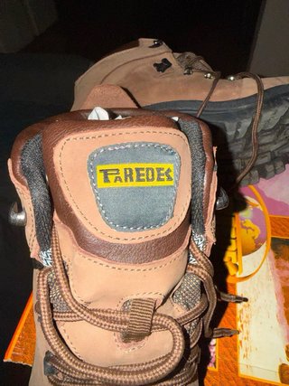 Botas de Montaña Paredes Marrones