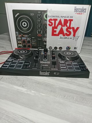 Controlador DJ Hercules Impulse 200
