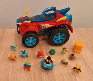 Coche SuperThings Todoterreno con muñecos