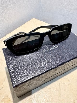 Gafas de sol Prada negras