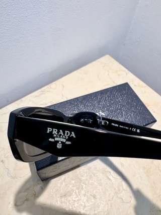Gafas de sol Prada negras