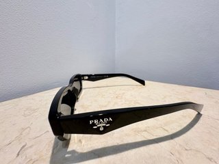 Gafas de sol Prada negras