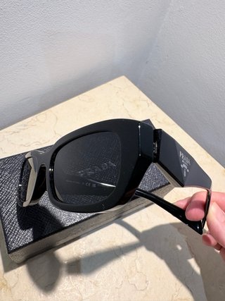 Gafas de sol Prada negras