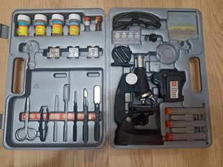 Microscopio y kit de ciencia infantil