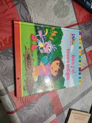 Lily, la Princesa Hada, y la bebé dragón