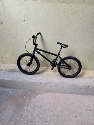 Bicicleta BMX Negra