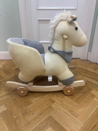 Caballo balancín y correpasillos