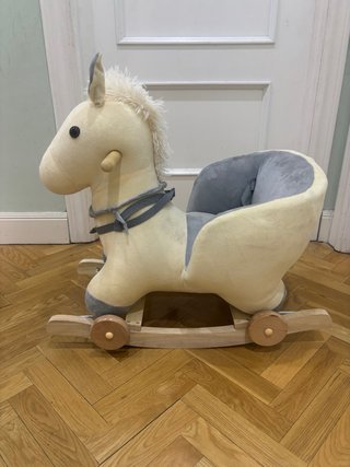 Caballo balancín y correpasillos
