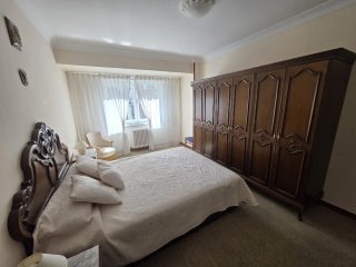 Dormitorio completo madera oscura