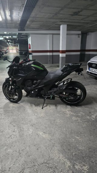 Kawasaki Z800 e Negra