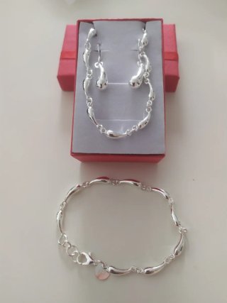 Conjunto de joyería lágrimas.