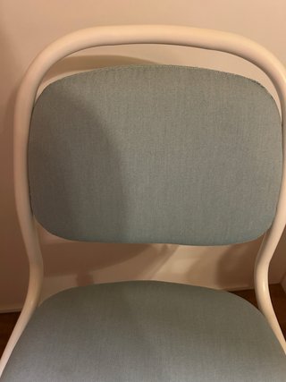 Silla de escritorio IKEA color azul y blanco