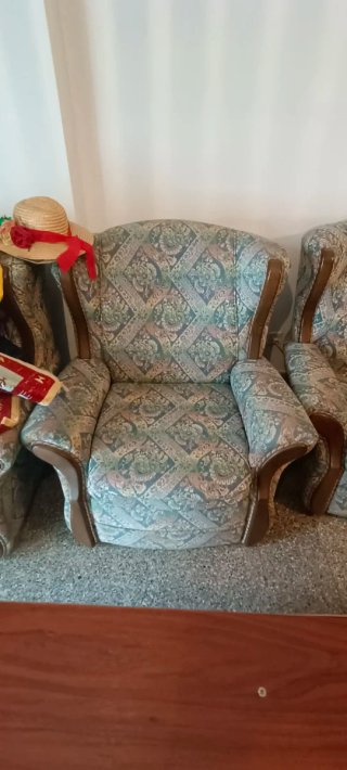 Mueble comedor, sofá 3 plazas + 2 butacas a juego
