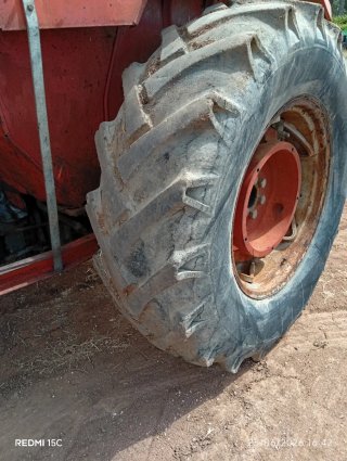Tractor Ebro 684-E con pala frontal motor perkins