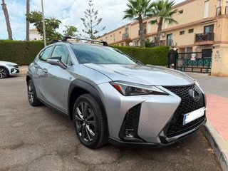 Lexus UX 250H F spot