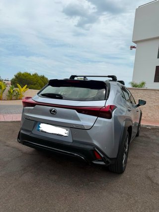 Lexus UX 250H F spot