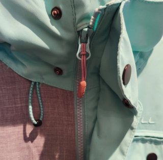 Cazadora O'Neill gris y turquesa