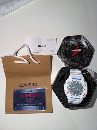 Casio G-Shock GA-201TR-7A Blanco Tricolor Series