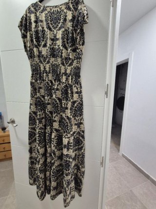 Vestido largo estampado beige y negro