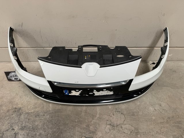 Paragolpes delantero Renault Megane III