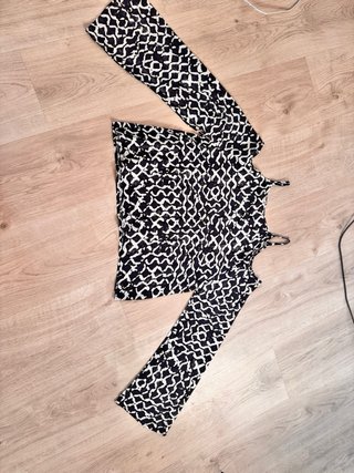 Blusa fría hombros negro y blanco