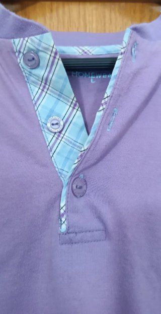 Camiseta morada