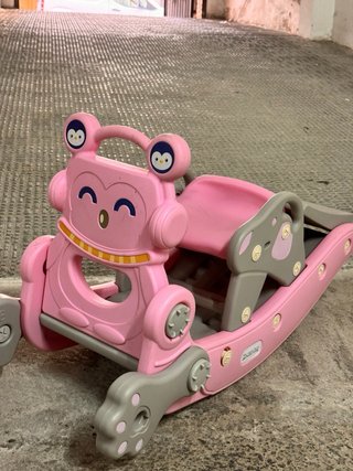Tobogán infantil rosa y gris