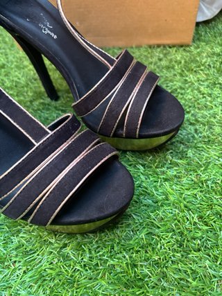 Sandalias de tacón negras