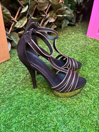 Sandalias de tacón negras