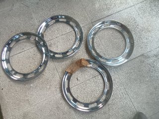 Juego 4 embellecedores ruedas coches clásicos