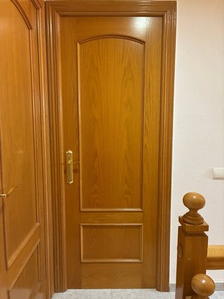 Puerta interior de madera
