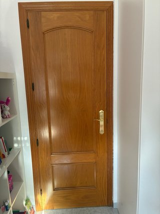 Puerta interior de madera