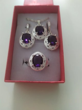 Conjunto Joyas Morado.