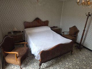 Cama de madera clásica