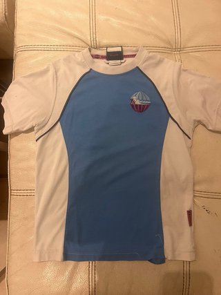 Camiseta uniforme Salesianas T8. Dispongo 2 unidad