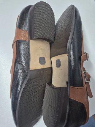 Zapatos de piel negros y marrones