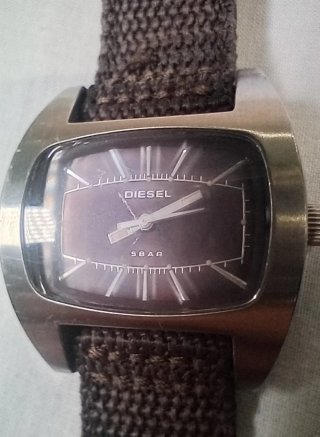 Reloj Diesel DZ-2118 con Correa de Lona Marrón