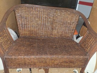 Mesa de madera y ratan butaca y butaca doble