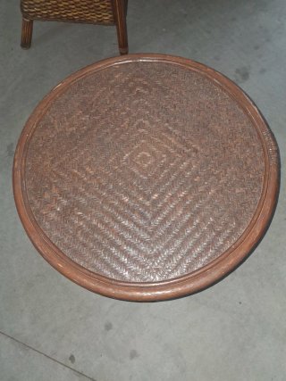 Mesa de madera y ratan butaca y butaca doble